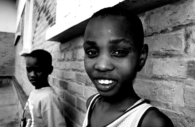 Huérfanos en Kigali. De TKnoxB de Chemainus, BC, Canada - Flickr, CC BY 2.0.