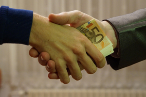 La corrupción juega en contra del bienestar de los ciudadanos y del desarrollo La corrupción juega en contra del bienestar de los ciudadanos y del desarrollo