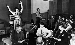 Ensayo de la dramatización por radio de La novela de HG Wells, 'La guerra de los mundos' Ensayo de la dramatización por radio de La novela de HG Wells, 'La guerra de los mundos'