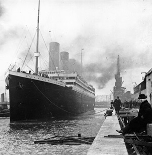 El Titanic en el puerto de Southampton poco antes de zarpar. El Titanic en el puerto de Southampton poco antes de zarpar.