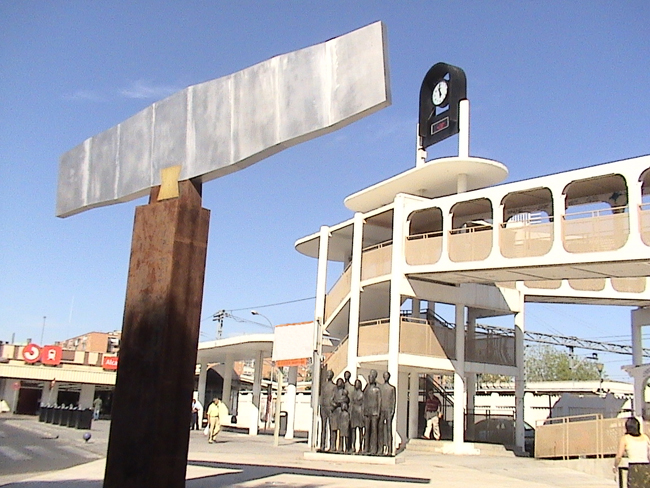 Monumento a las víctimas del 11M en la estación de Alcalá de Henares