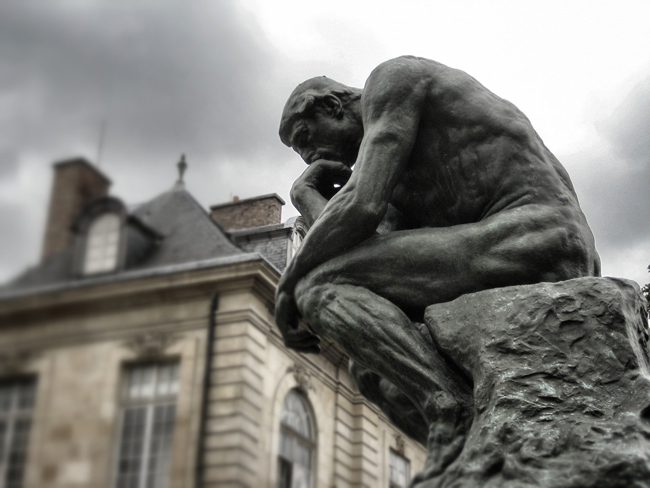 Escultura El Pensador de Rodin en París