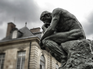 Escultura El Pensador de Rodin en París Escultura El Pensador de Rodin en París