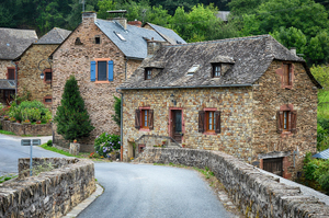 La migración de las zonas rurales hacia los pueblos es un problema grave. Imagen de Lecreusois de Pixabay La migración de las zonas rurales hacia los pueblos es un problema grave. Imagen de Lecreusois de Pixabay