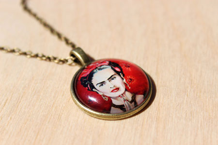 Frida Kahlo tuvo problemas en su columna después de un accidente de tráfico Frida Kahlo tuvo problemas en su columna después de un accidente de tráfico