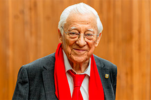 ENTREVISTA. Padre Ángel, fundador de la ONG Mensajeros de la Paz, galardonada con el Premio Príncipe de Asturias de la Concordia en 1994: 'La soledad no deseada no se combate ni con alcohol ni con dinero, se combate con compañía'.