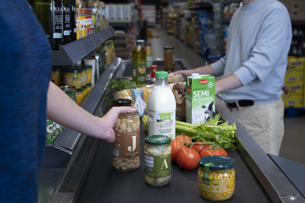 La marca propia domina la cesta de la compra: los españoles gastan más de 1.200 euros al año en productos La marca propia domina la cesta de la compra: los españoles gastan más de 1.200 euros al año en productos