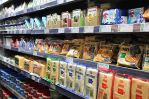 Los alimentos procesados suelen contener mucha sal, hay que revisar el etiquetado Los alimentos procesados suelen contener mucha sal, hay que revisar el etiquetado